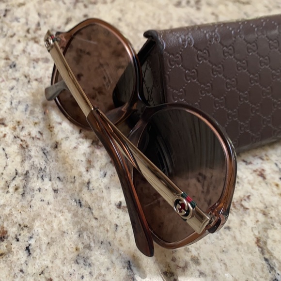 Authentic Gucci sunglasses with case - Picture 12 of 13